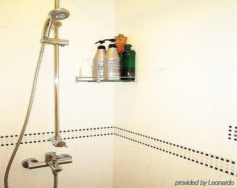 New Hong Kong Hostel 2*,  China